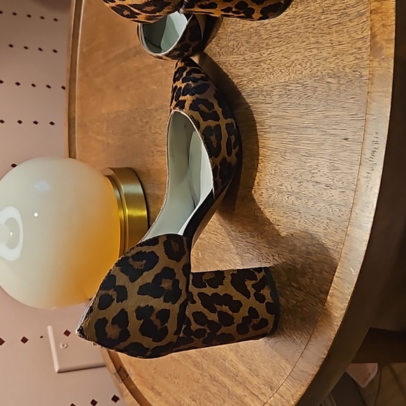 Leopard d'orsay pointy toe heels, size 9.5 - Picture 5 of 6